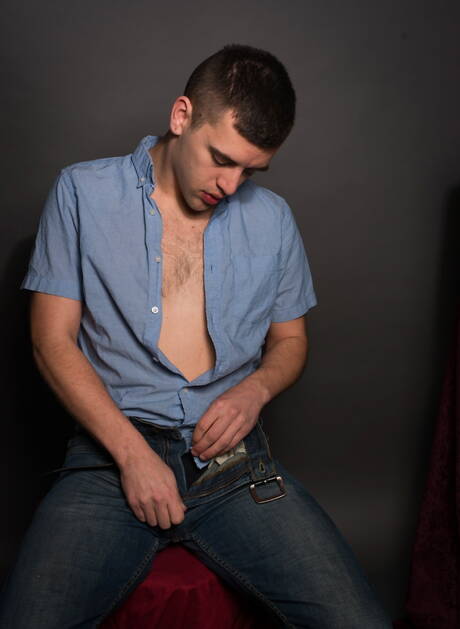 Il bravo ragazzo americano Josh Stone e il muscoloso Nick Capra si prendono gioco del cazzo