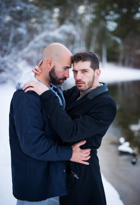 ホットなアメリカの少年カワウソのタイ・ロデリックと毛むくじゃらのクマのデイモン・アンドロスが屋外でチンポをしゃぶるシーン