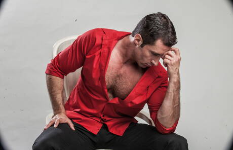 El guapo estadounidense Lance Hart y el hombre fuerte Nick Capra posando desnudos y mostrando su apretado trasero.