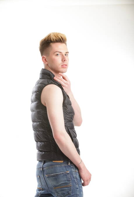 性感的美國年輕帥哥 Kyler Ash 和水獺 Ty Roderick 戲弄雞巴