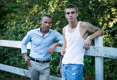 漂亮的美國男孩肌肉男Rodney Steele和性感的Trent Ferris在戶外享受快樂