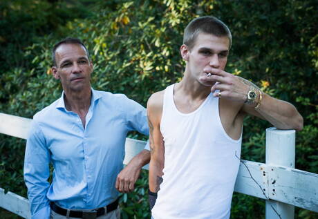 漂亮的美國男孩肌肉男Rodney Steele和性感的Trent Ferris在戶外享受快樂