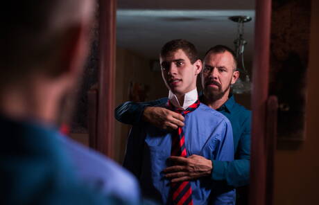 美國大力士 Max Sargent 和年輕帥哥 Max Truitt 玩弄雞巴