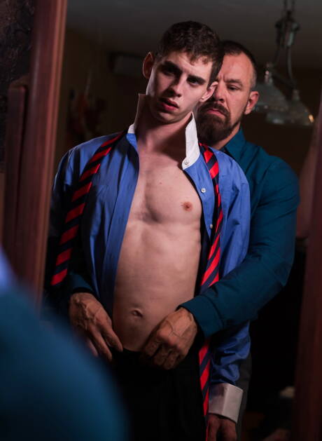 美國大力士 Max Sargent 和年輕帥哥 Max Truitt 玩弄雞巴