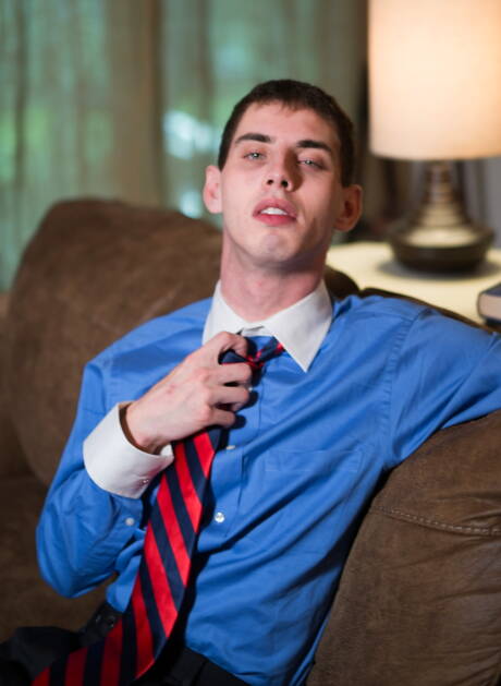 美國大力士 Max Sargent 和年輕帥哥 Max Truitt 玩弄雞巴