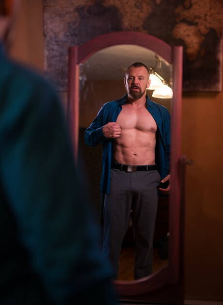 美國大力士 Max Sargent 和年輕帥哥 Max Truitt 玩弄雞巴