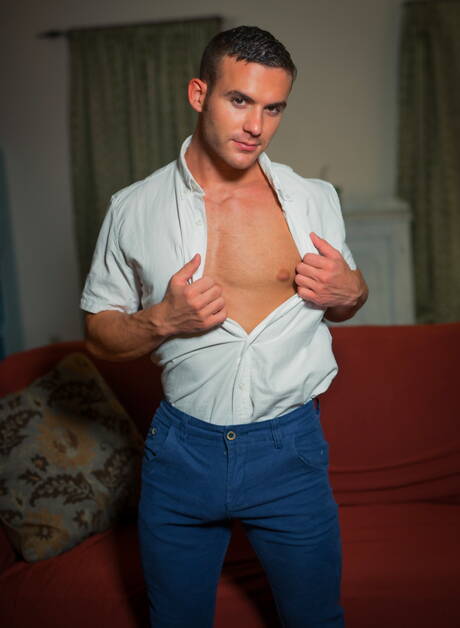 La pornostar americana Killian James, uomo forte, e il bel ragazzo Kory Houston si prendono gioco del loro cazzo