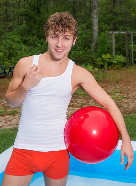 American hunk Calvin Banks masturbating outdoor