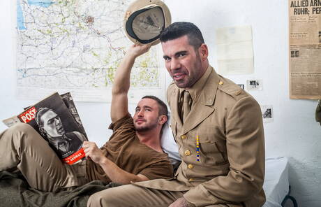 ホットなアメリカ人の男、ハンキーガイのビリー・サントロとスーパースタッドのコルト・リバースが熱い同性愛シーンに出演