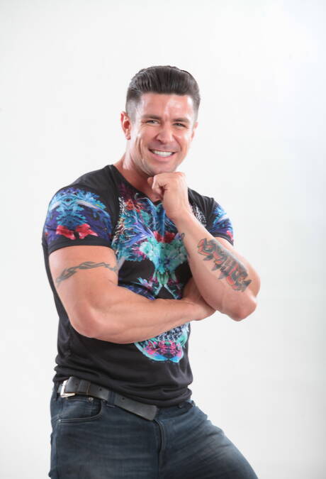 American stars beautiful boy Ludo Sander and strongman Trenton Ducati undressing and showing ass