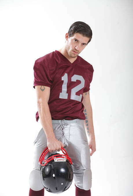 Sexy Amerikanen, twink Jamie Sanders en otter Ty Roderick kleden zich uit en laten hun mooie kont zien