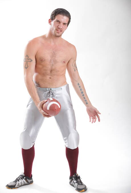 Sexy Amerikanen, twink Jamie Sanders en otter Ty Roderick kleden zich uit en laten hun mooie kont zien