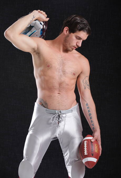 Sexy Amerikanen, twink Jamie Sanders en otter Ty Roderick kleden zich uit en laten hun mooie kont zien