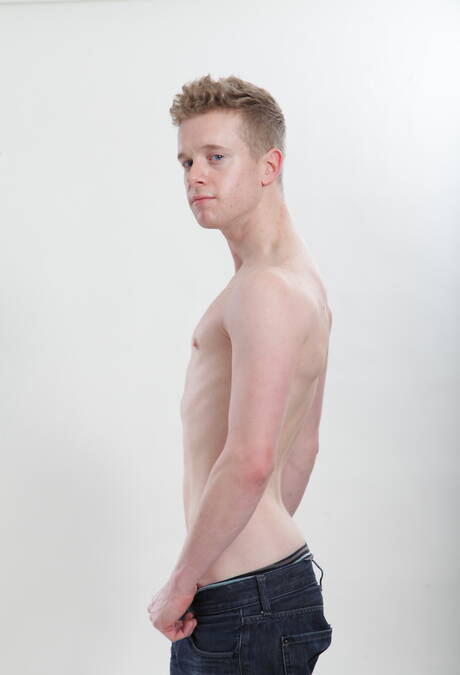 Il bel ragazzo americano Ty Roderick e il giovane Liam Harkmoore fanno sesso anale