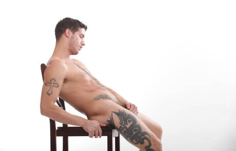 As estrelas americanas, o jovem gostoso Casey Tanner e a lontra Ty Roderick, posando nus e mostrando a bunda