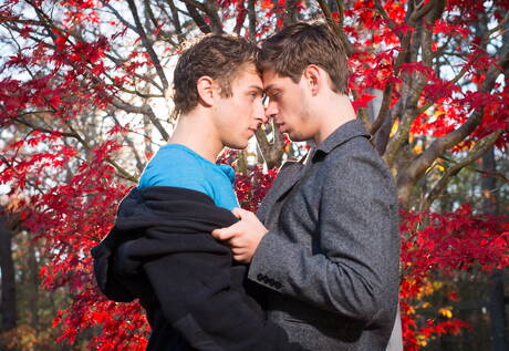 Nice american guys beefy Calvin Banks and hunk Michael Delray shows a beautiful body outside