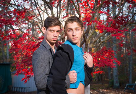 Nice american guys beefy Calvin Banks and hunk Michael Delray shows a beautiful body outside