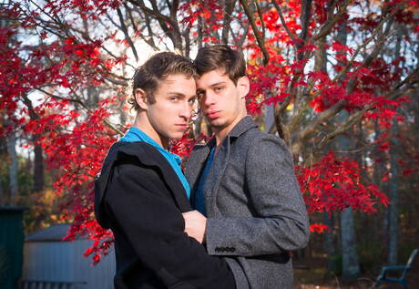 Nice american guys beefy Calvin Banks and hunk Michael Delray shows a beautiful body outside