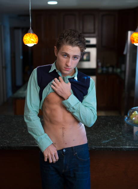 I simpatici amici americani Calvin Banks e il super stallone Jackson Cooper si masturbano