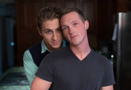 I simpatici amici americani Calvin Banks e il super stallone Jackson Cooper si masturbano