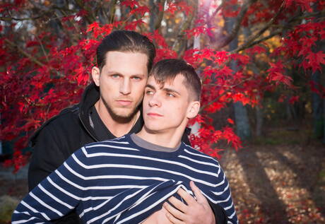 Due ragazzi americani, il twink sexy Kory Houston e il bel ragazzo Roman Todd, mostrano un corpo perfetto all