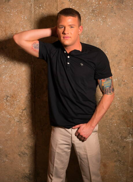 Amerikaanse spierbundel Brandon Wilde wordt naakt en laat zijn kont zien