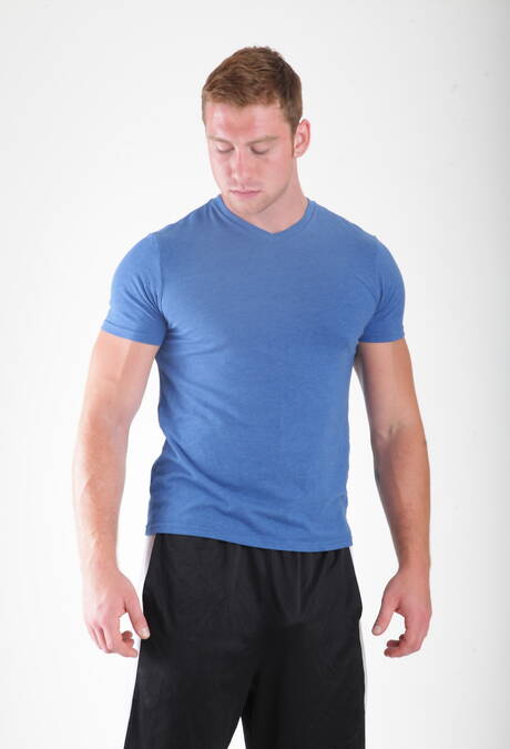 アメリカのホットなトゥインク、ケーシー・タナーとコナー・マグワイアが裸になってお尻を見せる