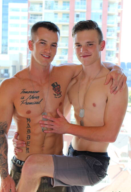 Die berühmten Amerikaner Quentin Gainz und der bullige Scott Finn haben draußen guten Analsex