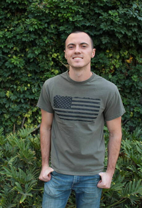 Superhengst Ryan V wichst draußen