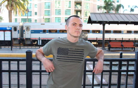 Superhengst Ryan V wichst draußen