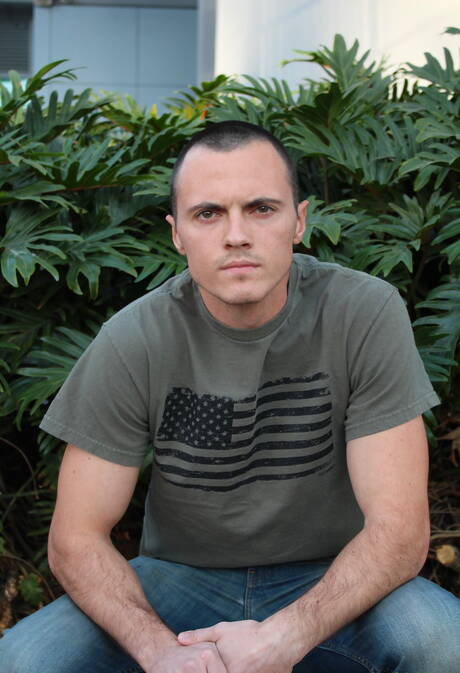 Superhengst Ryan V wichst draußen