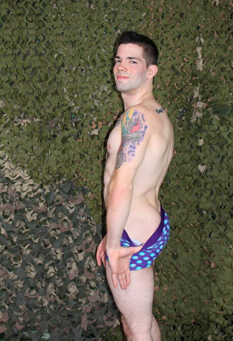 American otter Julian Brady get naked and showing his ass outdoor