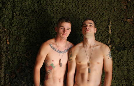 かなりアメリカ人の男の子のトゥインクライアンジョーダンとよくできたプリンストンプライスが屋外でハードアナルセックスをする