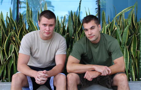 Piękni amerykańscy chłopcy, twardy facet Princeton Price i twardy facet Damien Nichols w twardym seksie analnym na zewnątrz