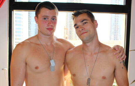 Piękni amerykańscy chłopcy, twardy facet Princeton Price i twardy facet Damien Nichols w twardym seksie analnym na zewnątrz