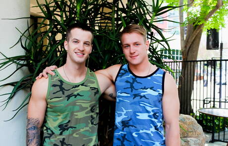 Le husky américain Quentin Gainz et Kevin Grey se sucent et se baisent à l