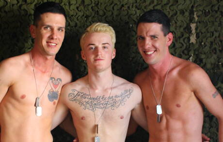 Die schamlosen Typen Dominic, Michael Stax und Jacob Stax beim heißen Dreier-Analsex im Freien