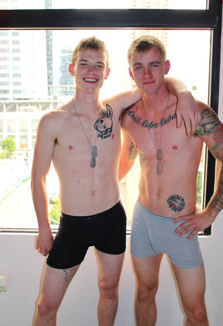 Heiße amerikanische Jungs, der junge Kerl Ryan Jordan und der Superhengst Scott Finn bei heißer homosexueller Action draußen