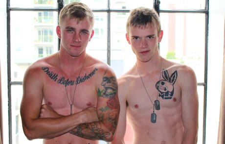 Heiße amerikanische Jungs, der junge Kerl Ryan Jordan und der Superhengst Scott Finn bei heißer homosexueller Action draußen