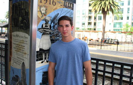 Lindo garoto Johnny Miles se masturbando ao ar livre