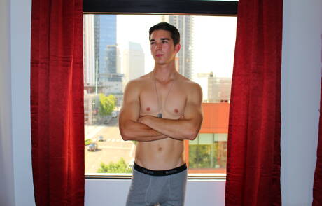 Lindo garoto Johnny Miles se masturbando ao ar livre