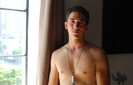 Lindo garoto Johnny Miles se masturbando ao ar livre