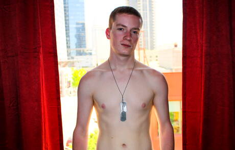 Knappe jongen Rex Dixon trekt zijn lul buiten af