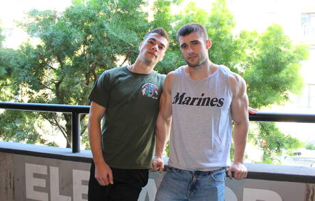 Gorący amerykańscy faceci, twardziel Princeton Price i twardziel Mathias w gorącej akcji ruchania tyłków na zewnątrz