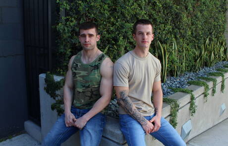 Beroemde Amerikanen, stoere Quentin Gainz en stoere Mathias neukten elkaar buiten