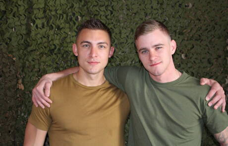 Deux garçons américains, le jeune Ryan Jordan et l