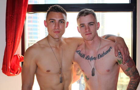 Deux garçons américains, le jeune Ryan Jordan et l