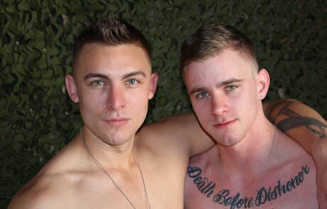 Deux garçons américains, le jeune Ryan Jordan et l