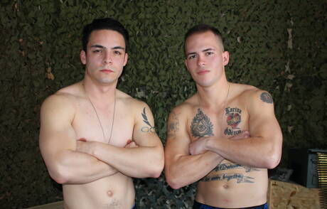 De Amerikaanse sterke Richard Buldger en de gespierde Rix hebben een hete koppelscène buiten