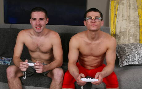 Heiße amerikanische Typen, der haarige Hengst Dylan Knight und der gut gebaute Chip Tanner bei einem heißen Arschfick